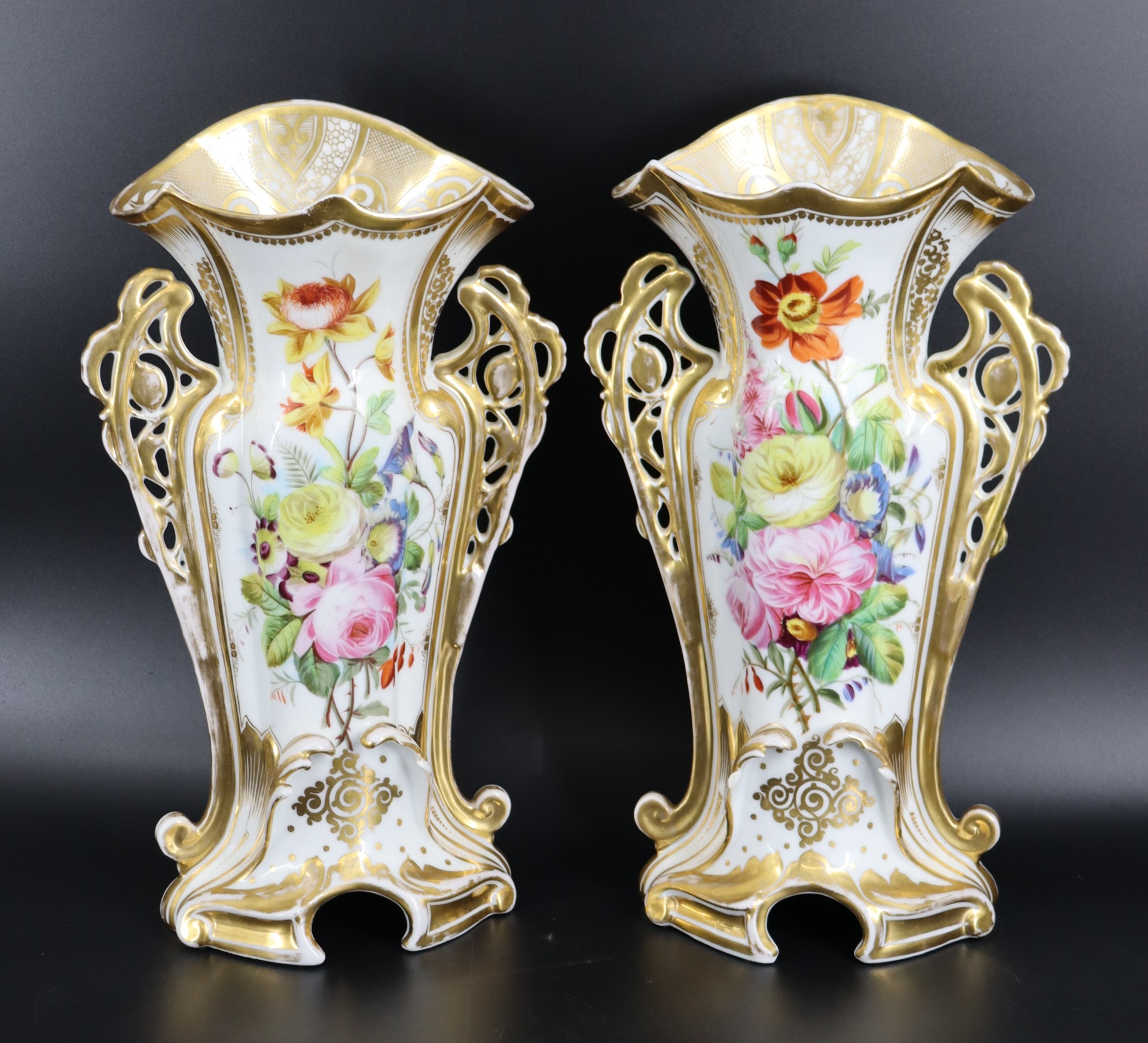 A PAIR OF OLD PARIS PORCELAIN VASES.