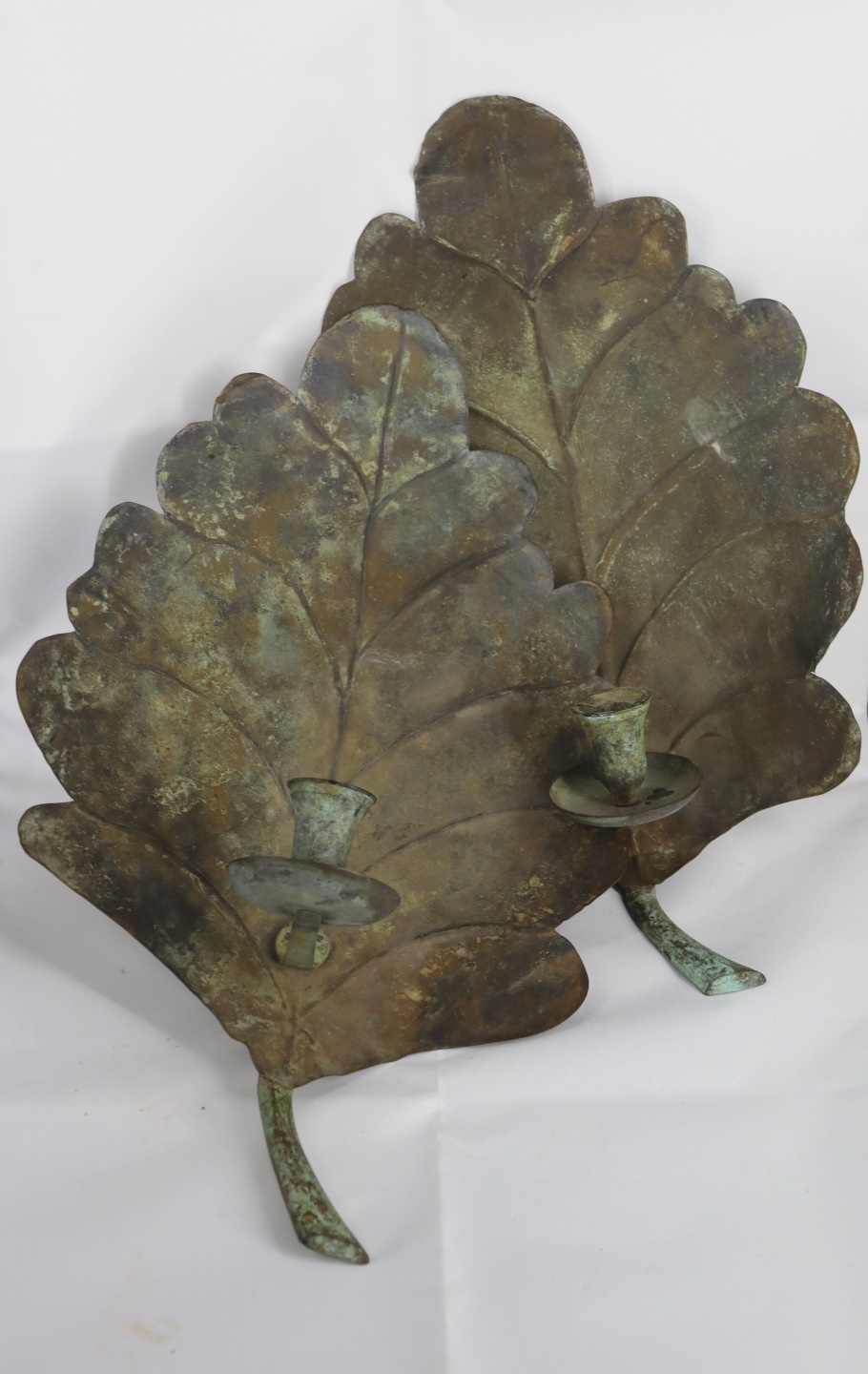 A PAIR OF METAL LEAF FORM CANDLE 3b9005
