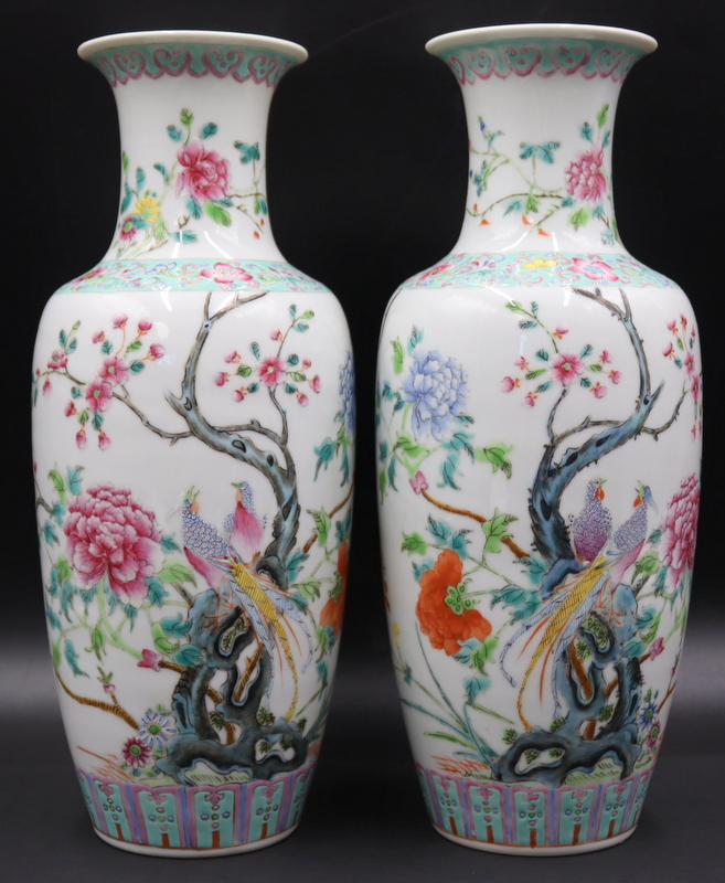 PAIR OF CHINESE FAMILLE ROSE BIRDS 3b904d