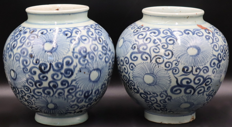 PAIR OF CHINESE BLUE AND WHITE 3b9058