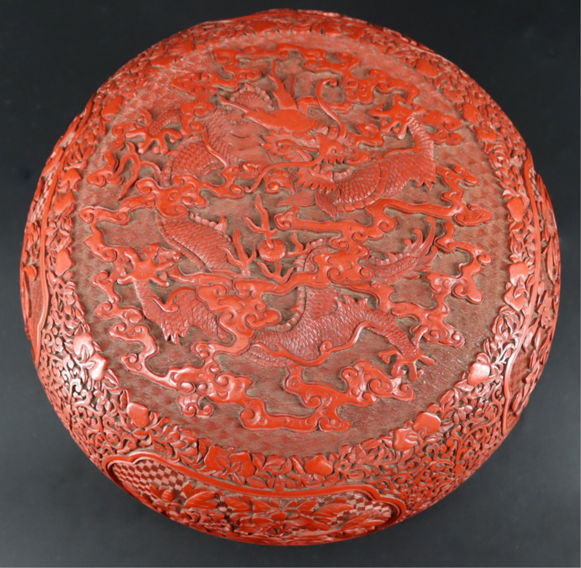 CHINESE CINNABAR LIDDED BOWL WITH 3b905c