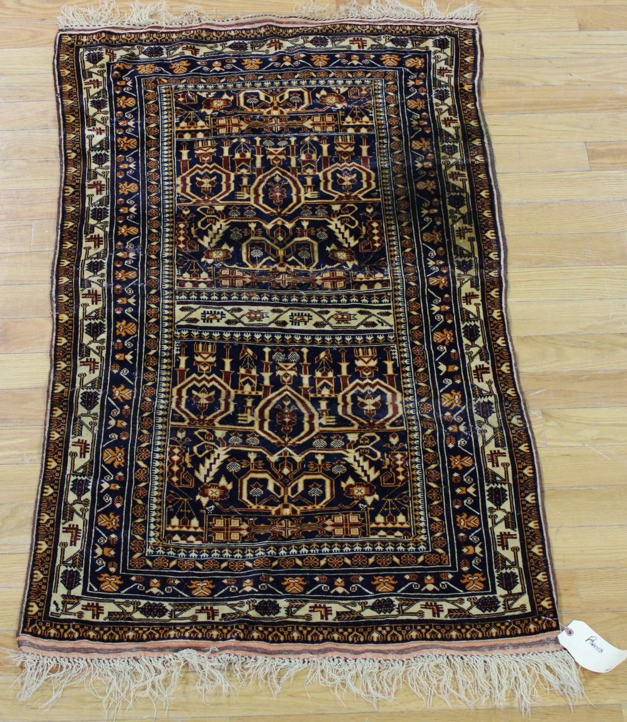 VINTAGE AND FINELY HAND WOVEN CARPET  3b90a0
