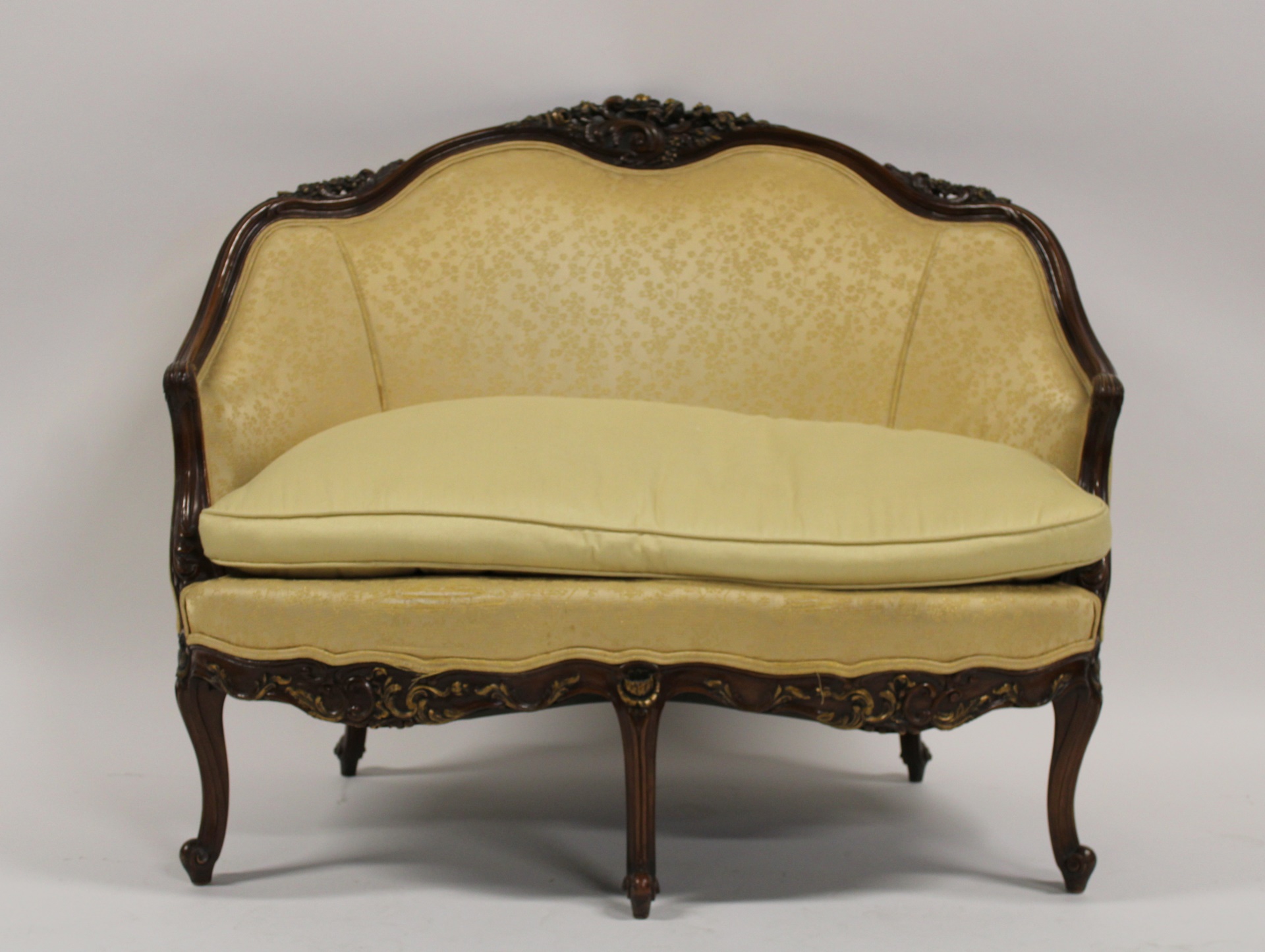 LOUIS XV STYLE UPHOLSTERED SETTEE  3b90a9