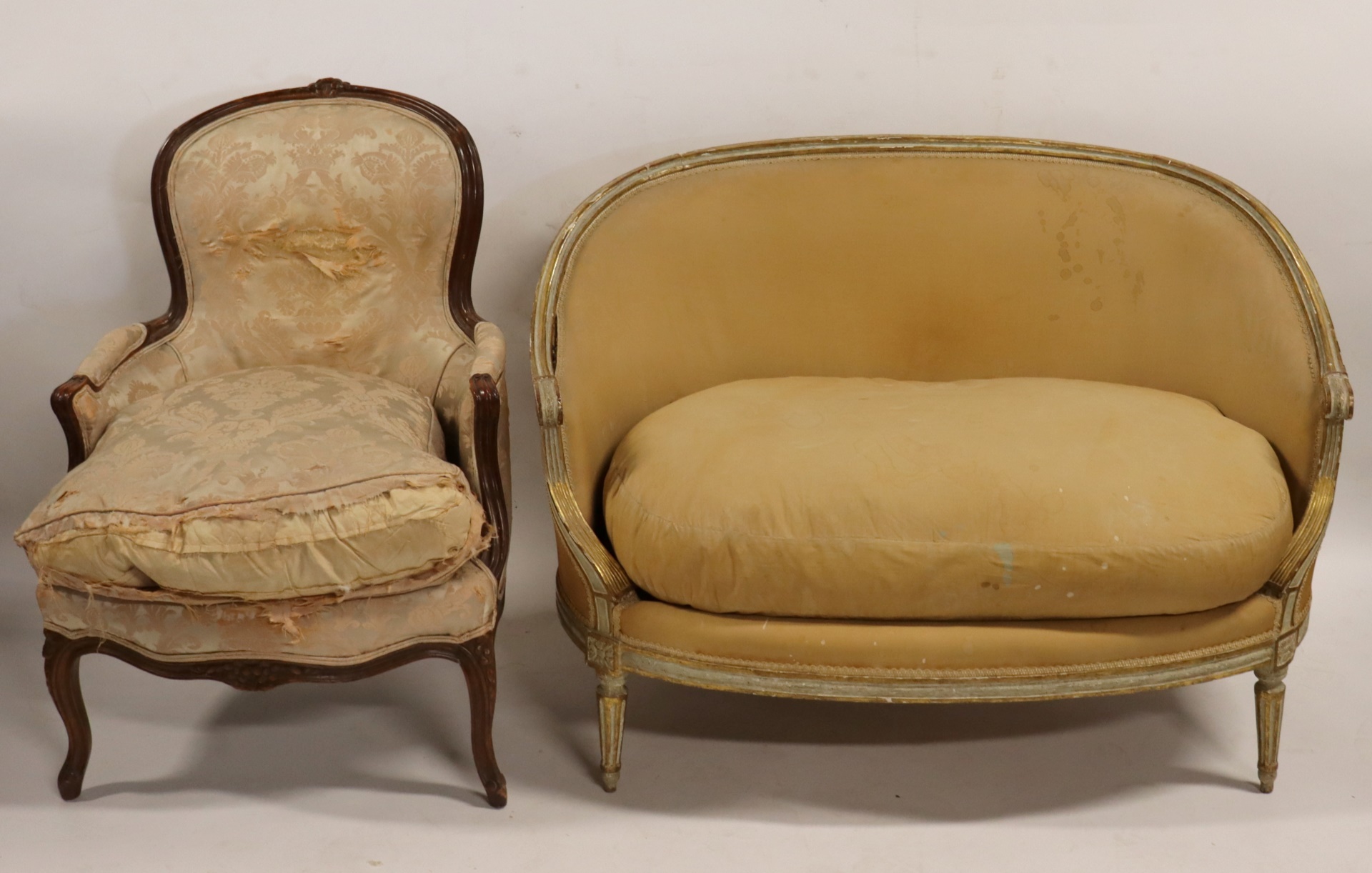 ANTIQUE LOUIS XV1 STYLE SETTEE