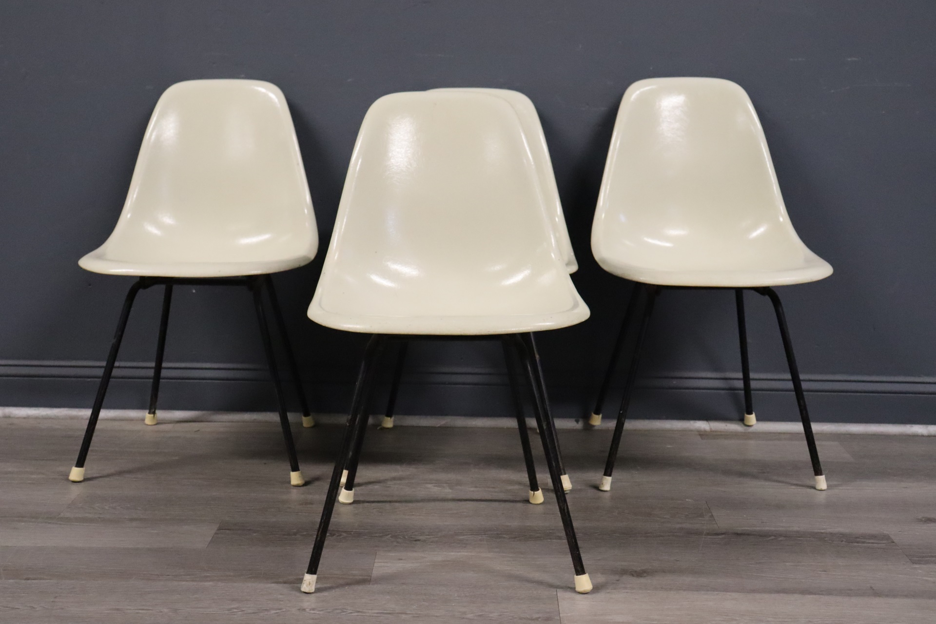 4 MIDCENTURY EAMES / HERMAN MILLER