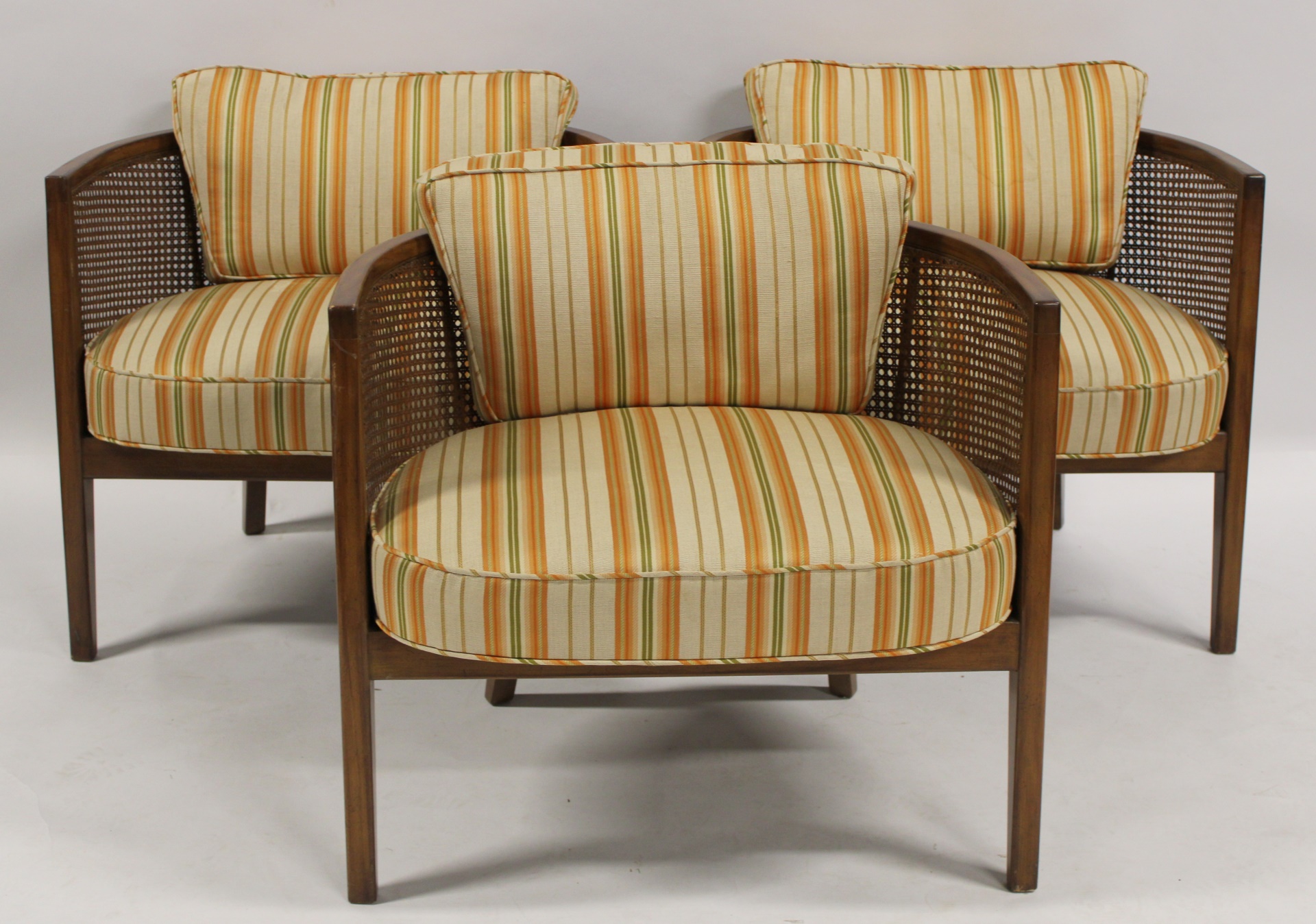 3 MIDCENTURY DEMILUNE CLUB CHAIRS 3b90c8