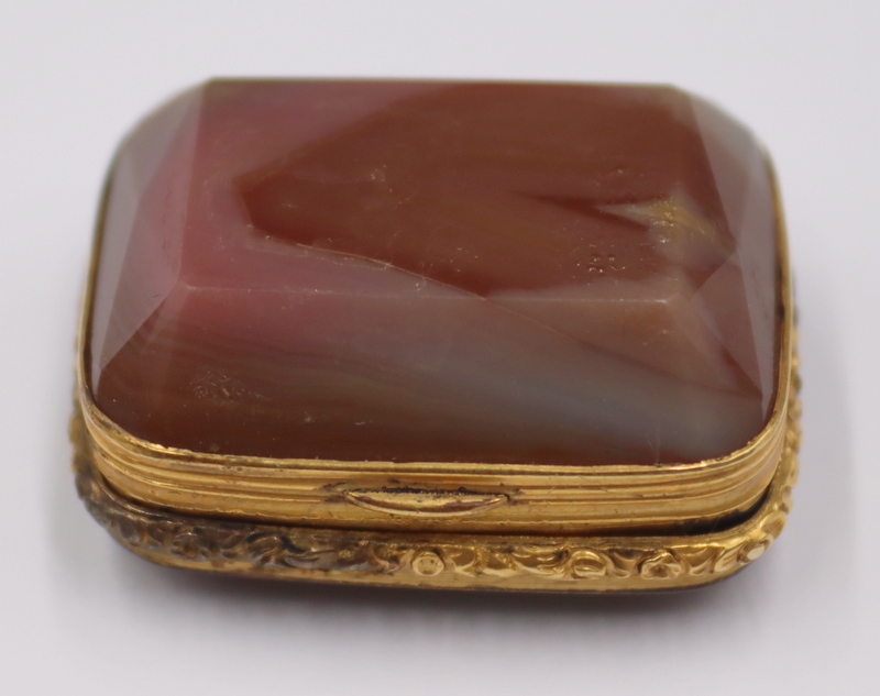 GOLD. 14KT GOLD MOUNTED AGATE VINAIGRETTE.