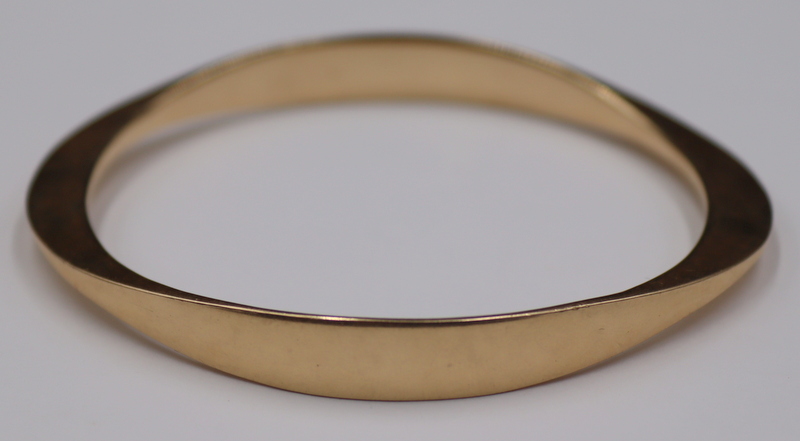 JEWELRY. MIDCENTURY 14KT GOLD BANGLE