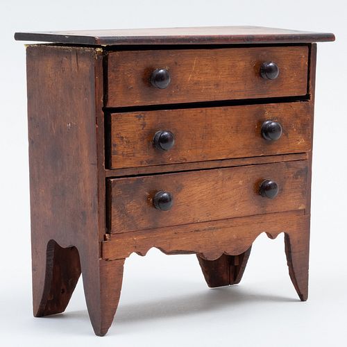 MINIATURE FEDERAL CHEST OF DRAWERS8 3bb924