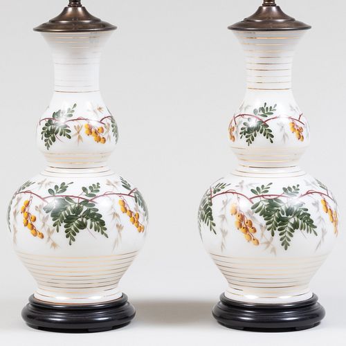 PAIR OF PAINTED CHINOISERIE GLASS 3bb9fe