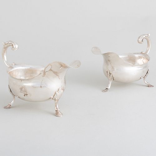 PAIR OF GEORGE III SILVER SAUCE 3bbb3e