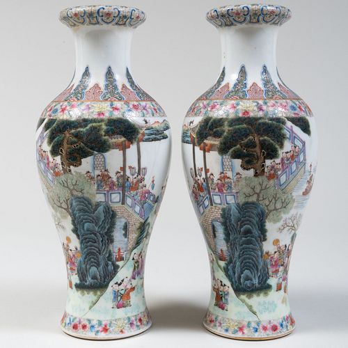 PAIR OF CHINESE FAMILLE ROSE PORCELAIN 3bbb83