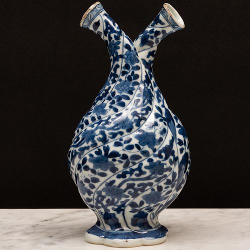 CHINESE EXPORT BLUE AND WHITE PORCELAIN 3bbc8e