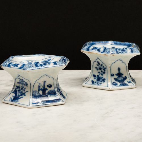 TWO CHINESE EXPORT BLUE AND WHITE 3bbca4