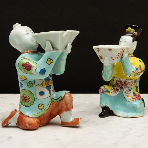 PAIR OF CHINESE FAMILLE ROSE PORCELAIN