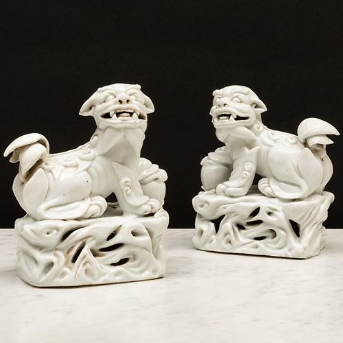 PAIR OF BLANC DE CHINE PORCELAIN 3bbd02