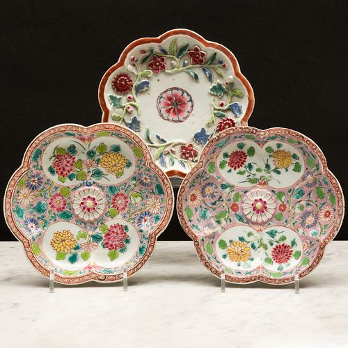 THREE CHINESE EXPORT PORCELAIN