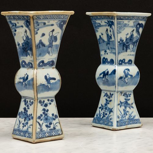 SMALL PAIR OF CHINESE BLUE AND