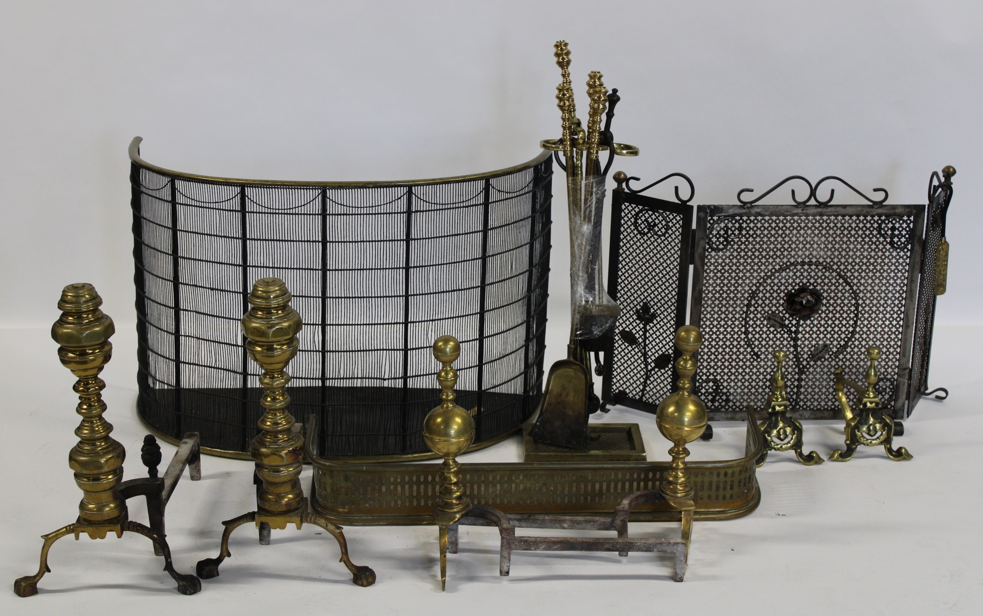 LOT OF ASSORTED ANTIQUE BRASS FIRE 3bbdda