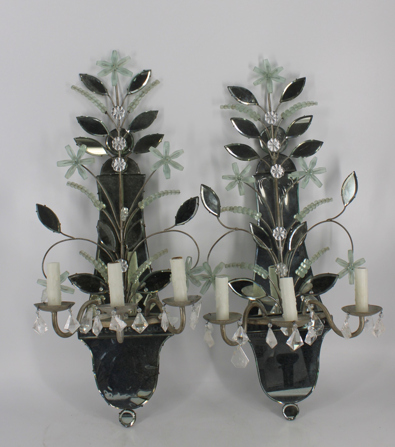 A PAIR OF MIRROR BACK SCONCES WITH 3bbdd5