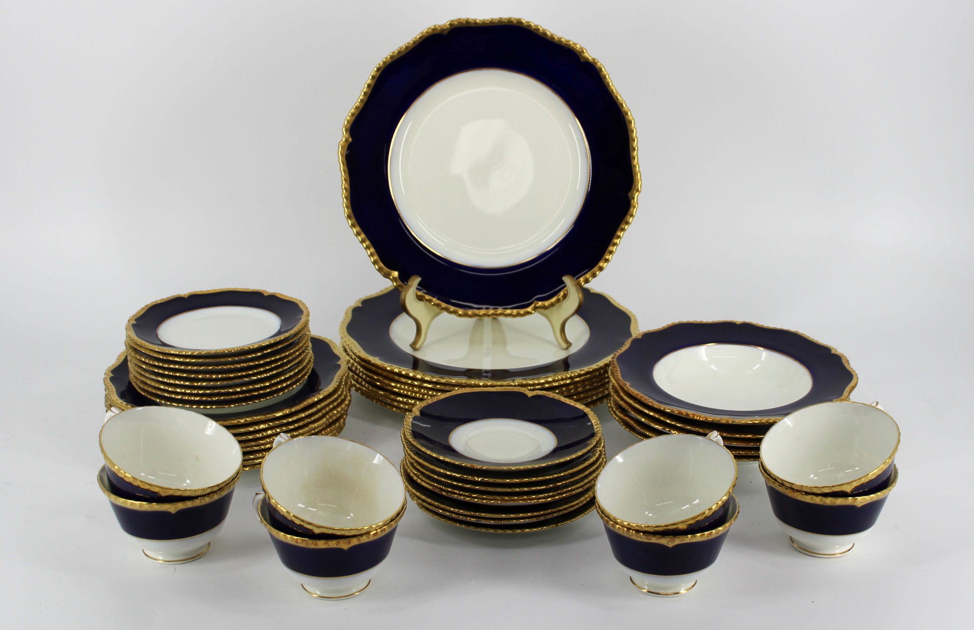 GROUPING OF ROYAL WORCESTER BONE CHINA