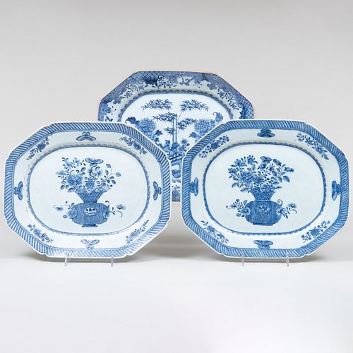 GROUP OF THREE CHINESE EXPORT BLUE 3bbe33