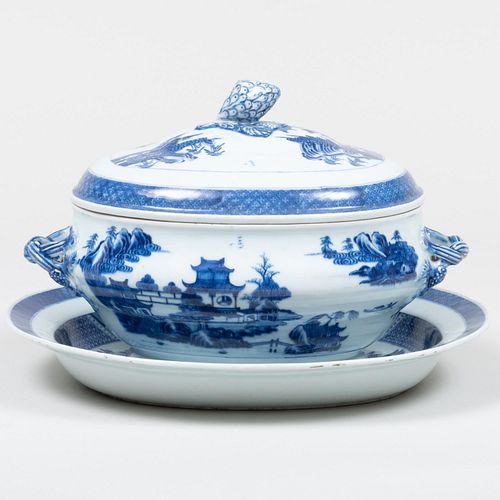 CHINESE EXPORT BLUE AND WHITE PORCELAIN