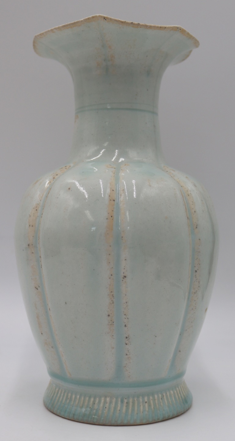 CHINESE QINBAI LOBED VASE WITH 3bbe7d