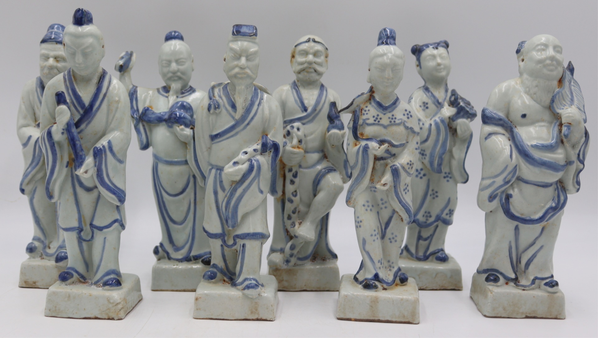  8 CHINESE BLUE AND WHITE STANDING 3bbe8a