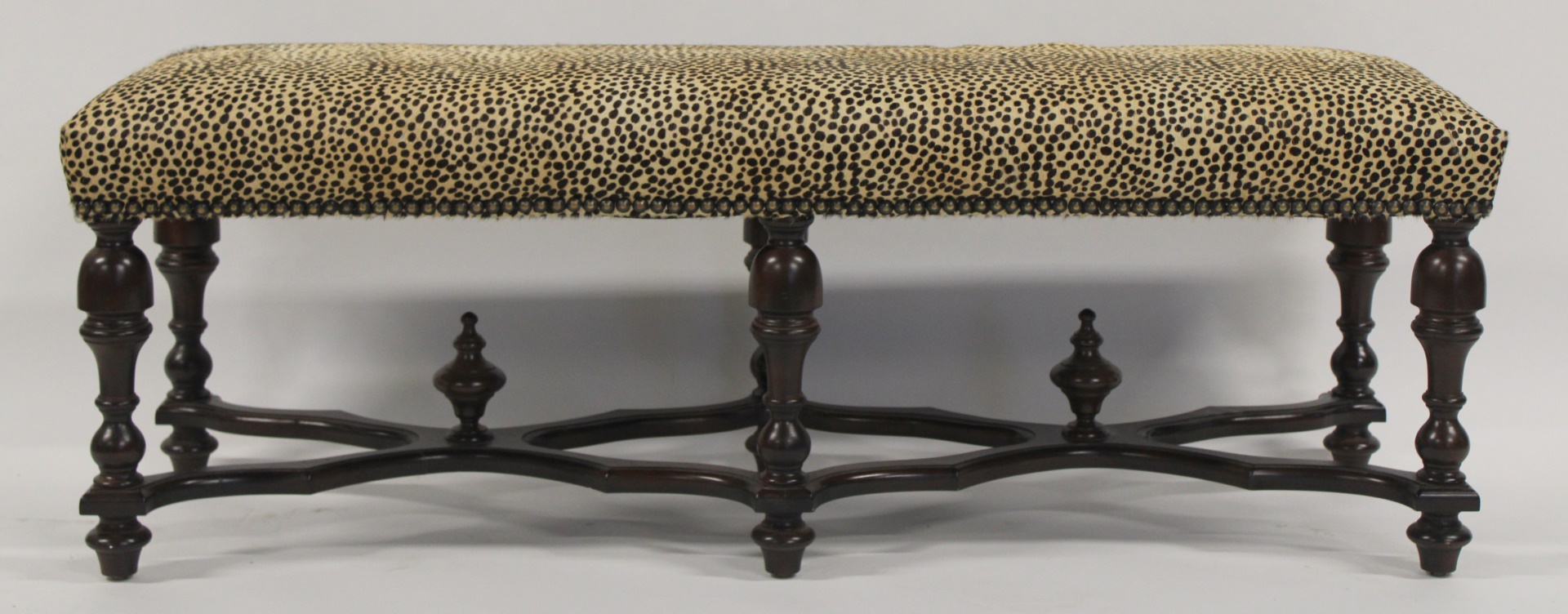 ANTIQUE HIDE UPHOLSTERED BENCH 3bbf81