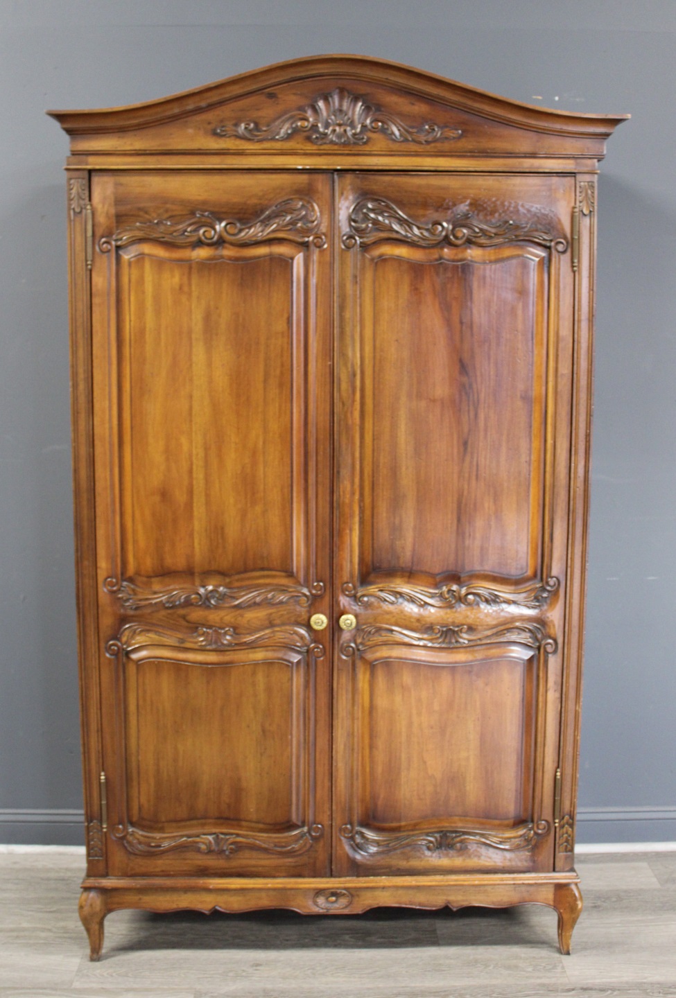 VINTAGE FRENCH PROVINCIAL ARMOIRE  3bbfad
