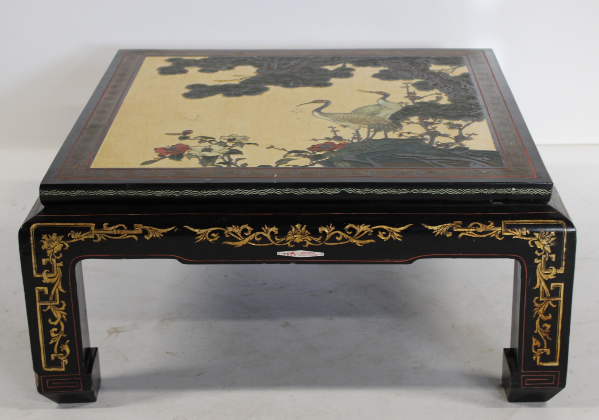 ASIAN LACQUERED CARVED AND PAINT 3bbfc2