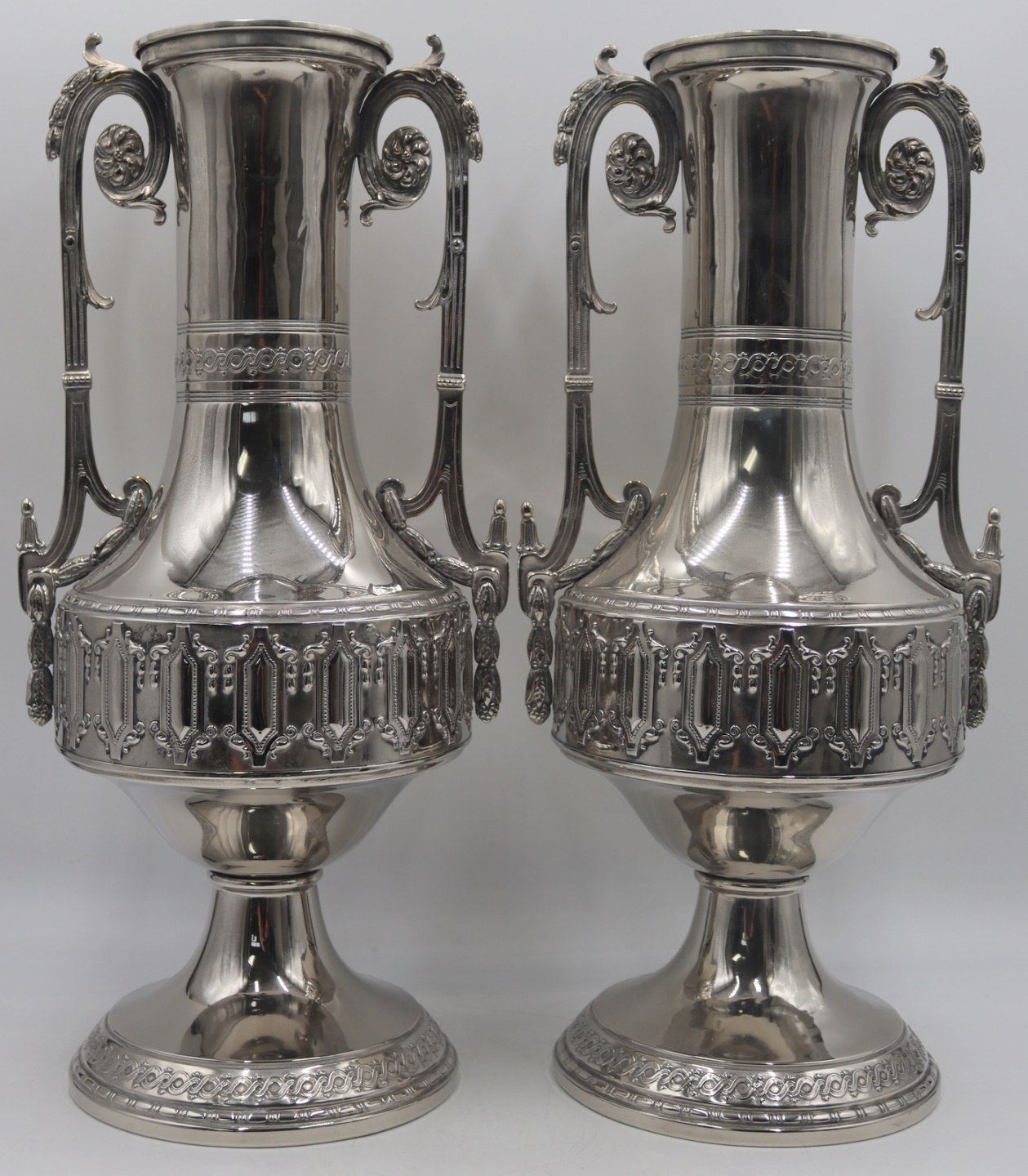 SILVERPLATE PAIR OF SILVERPLATE 3bbffb