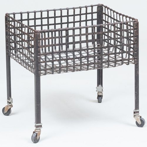 WOVEN STEEL BASKET ON CASTERS22 3bc0f4
