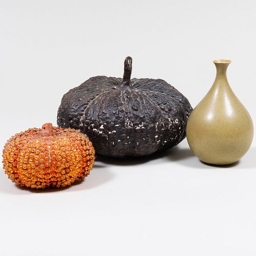 TWO GOURD FORM TABLE ORNAMENTS 3bc137