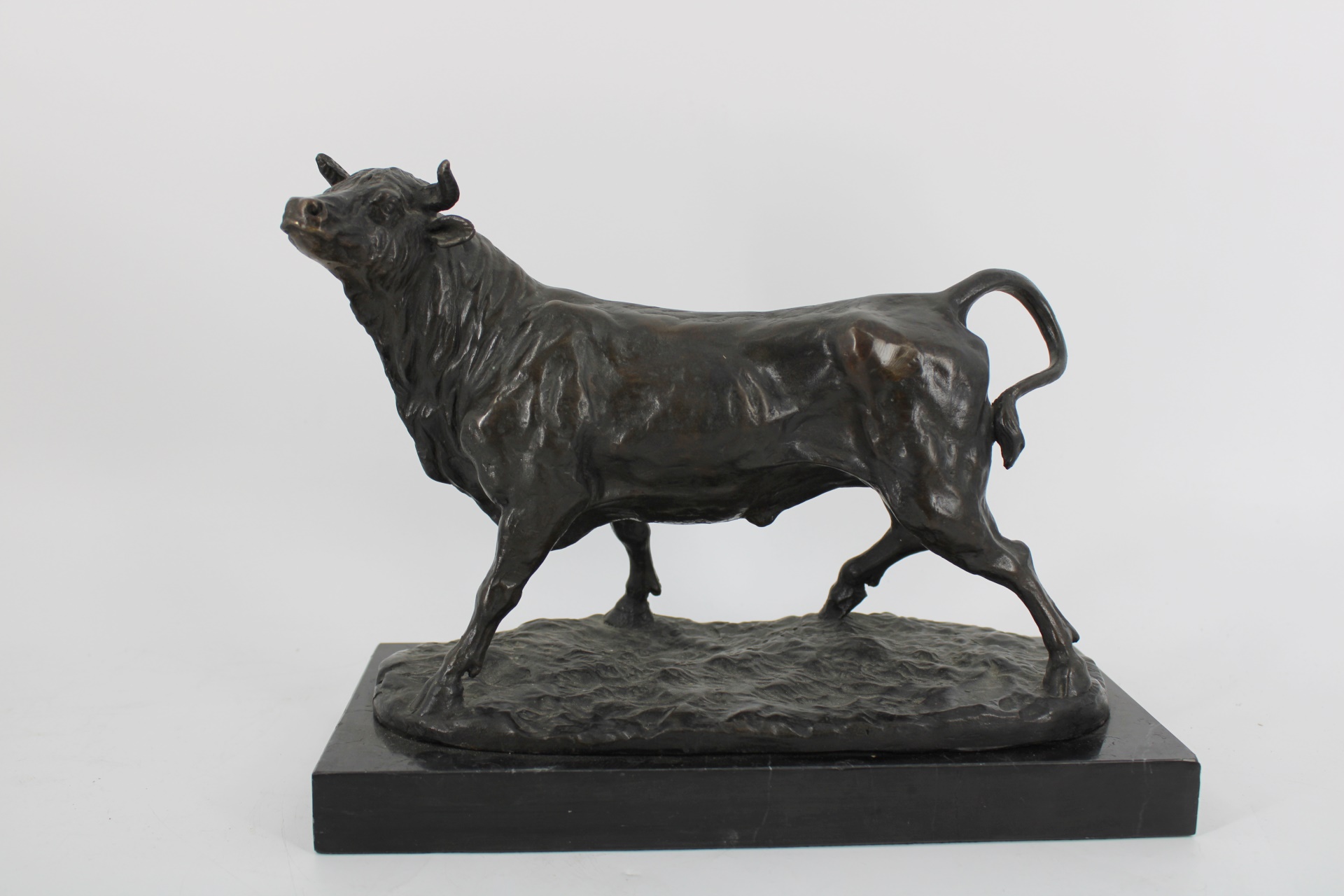 UNSIGNED BRONZE BULL SCULPTURE  3bc1d3