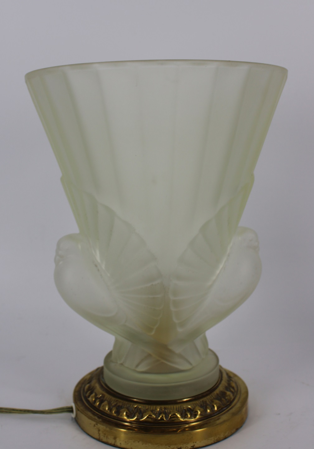 ART DECO LALIQUE STYLE GLASS LAMP
