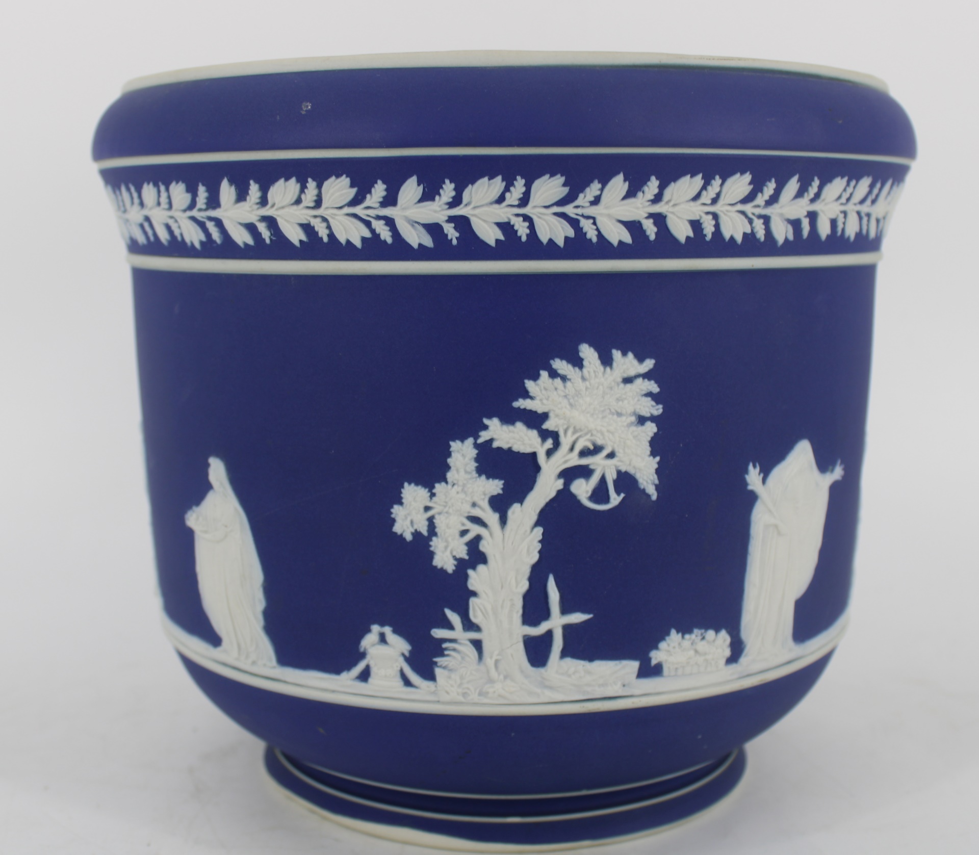 LARGE WEDGWOOD COBALT BLUE URN  3bc21b