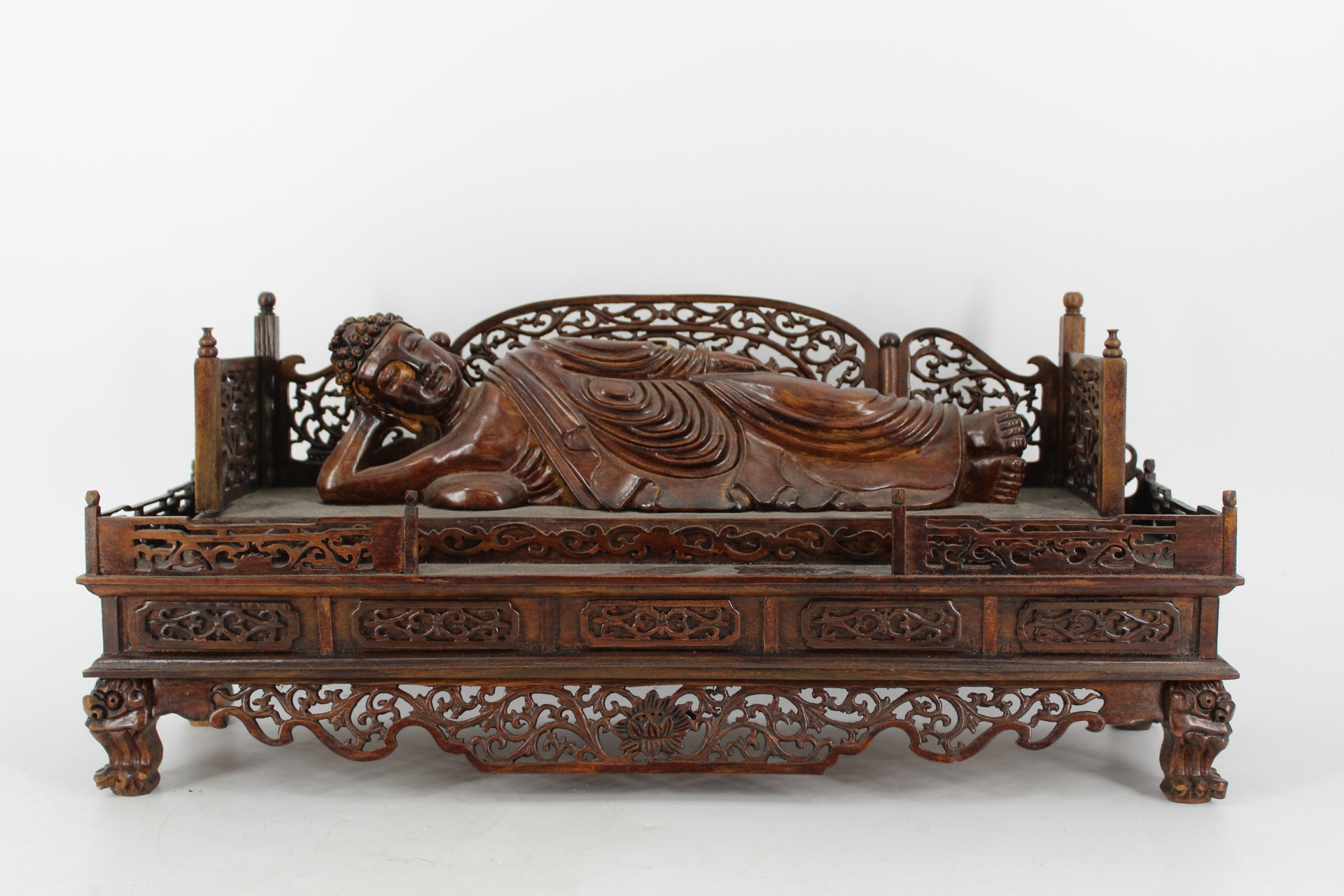 FINELY CARVED CHINESE WOOD SCULPTURE