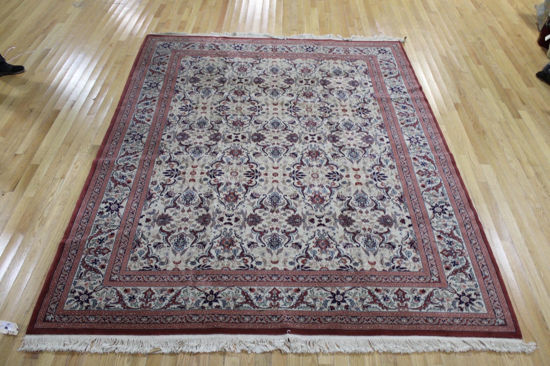 VINTAGE AND FINELY HAND WOVEN CARPET.