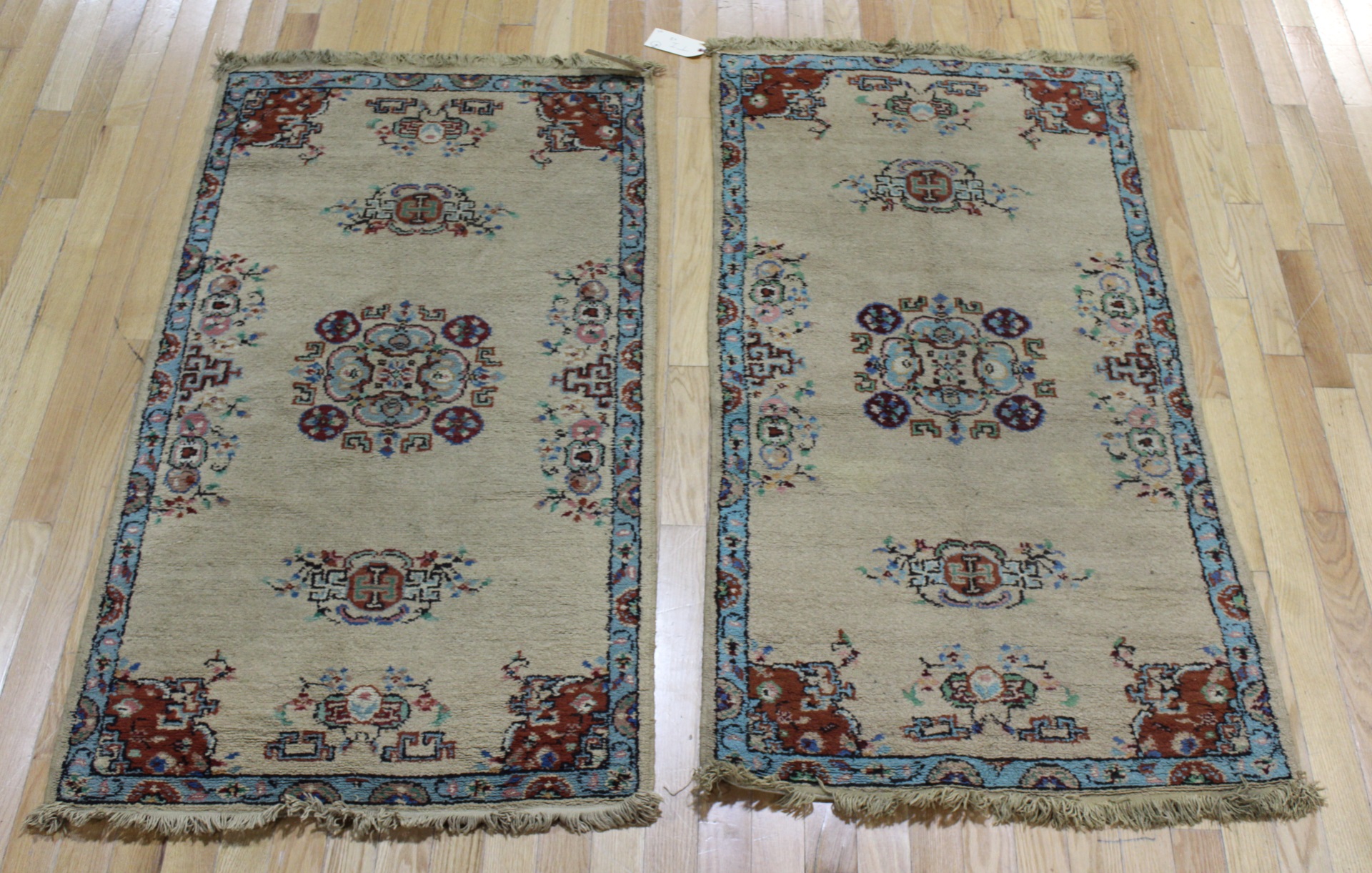 2 VINTAGE FINELY HAND WOVEN AREA 3bc274