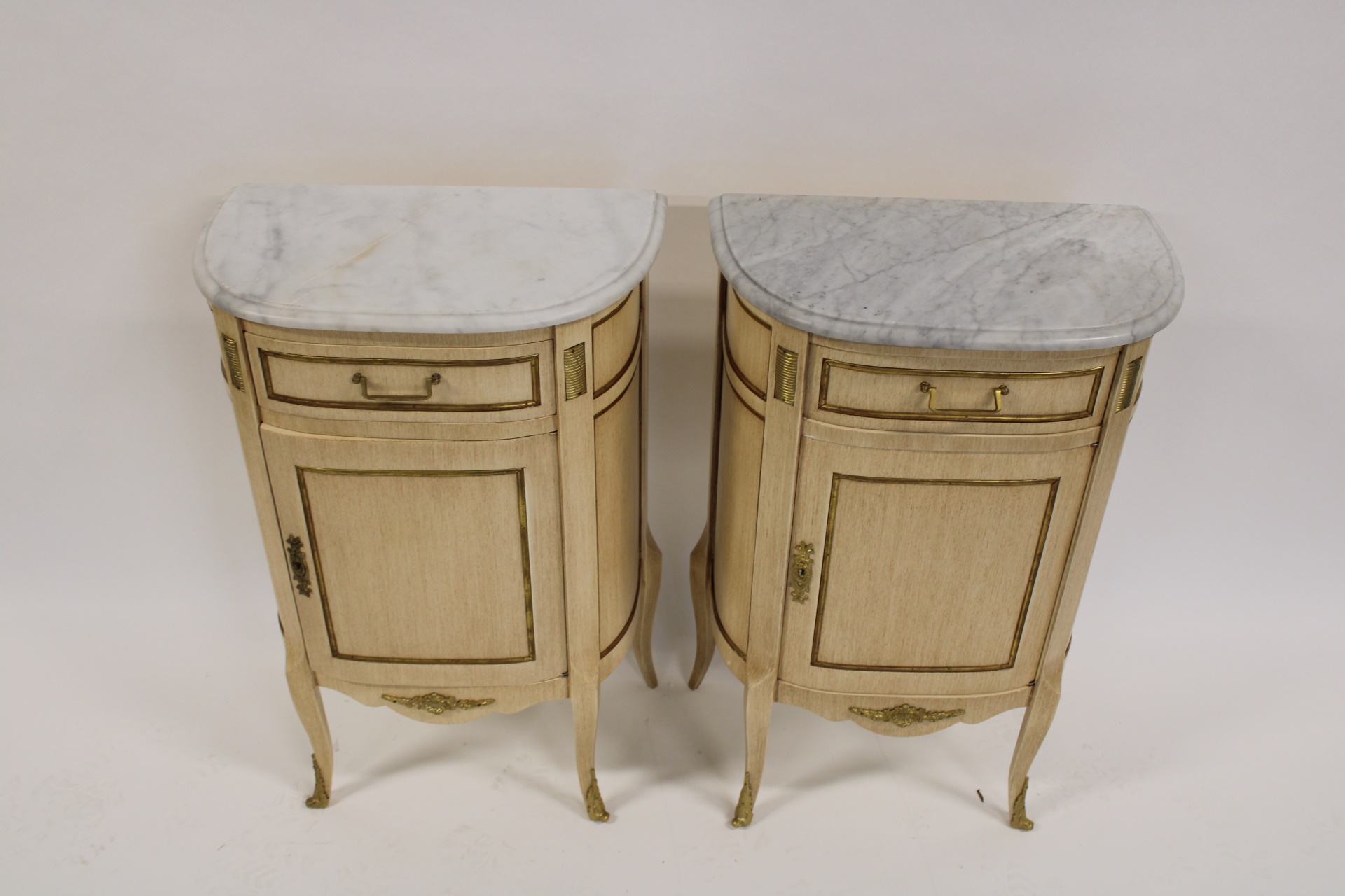 A PAIR OF BRONZE MOUNTED MARBLETOP 3bc288