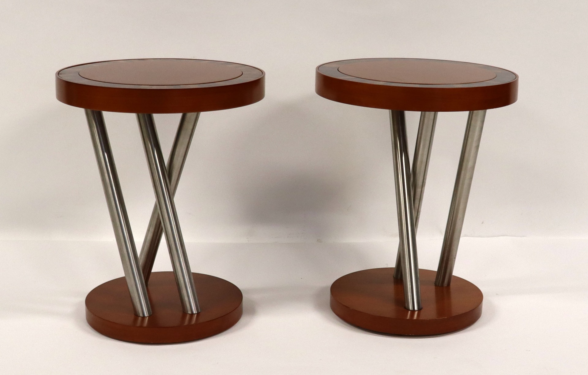 A VINTAGE PAIR OF BANDED TABLES 3bc287