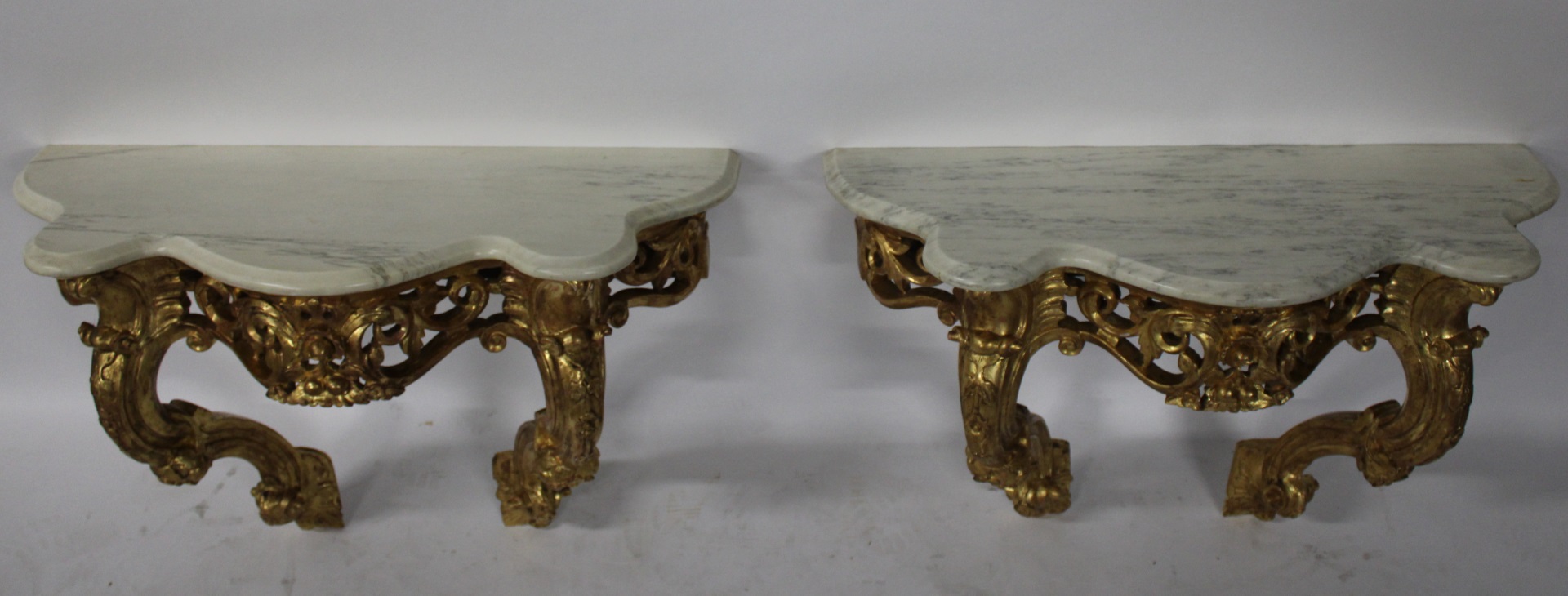 AN ANTIQUE PAIR OF CARVED GILTWOOD 3bc28e