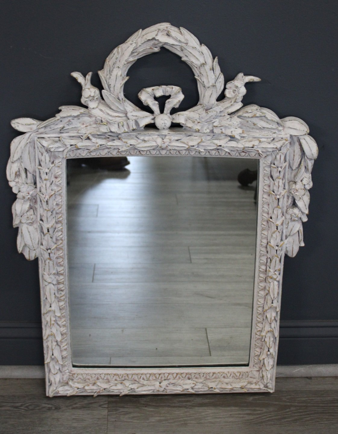 VINTAGE AND FINELY CARVED MIRROR 3bc3e0