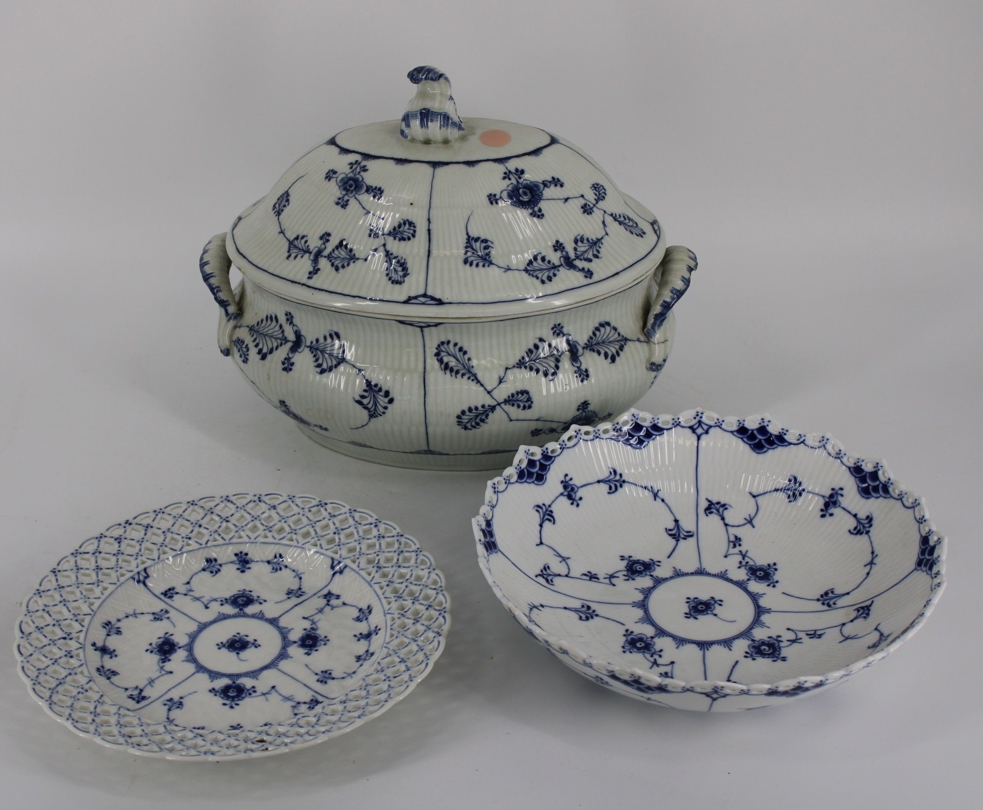 ROYAL COPENHAGEN DANISH PORCELAIN  3bc3e1