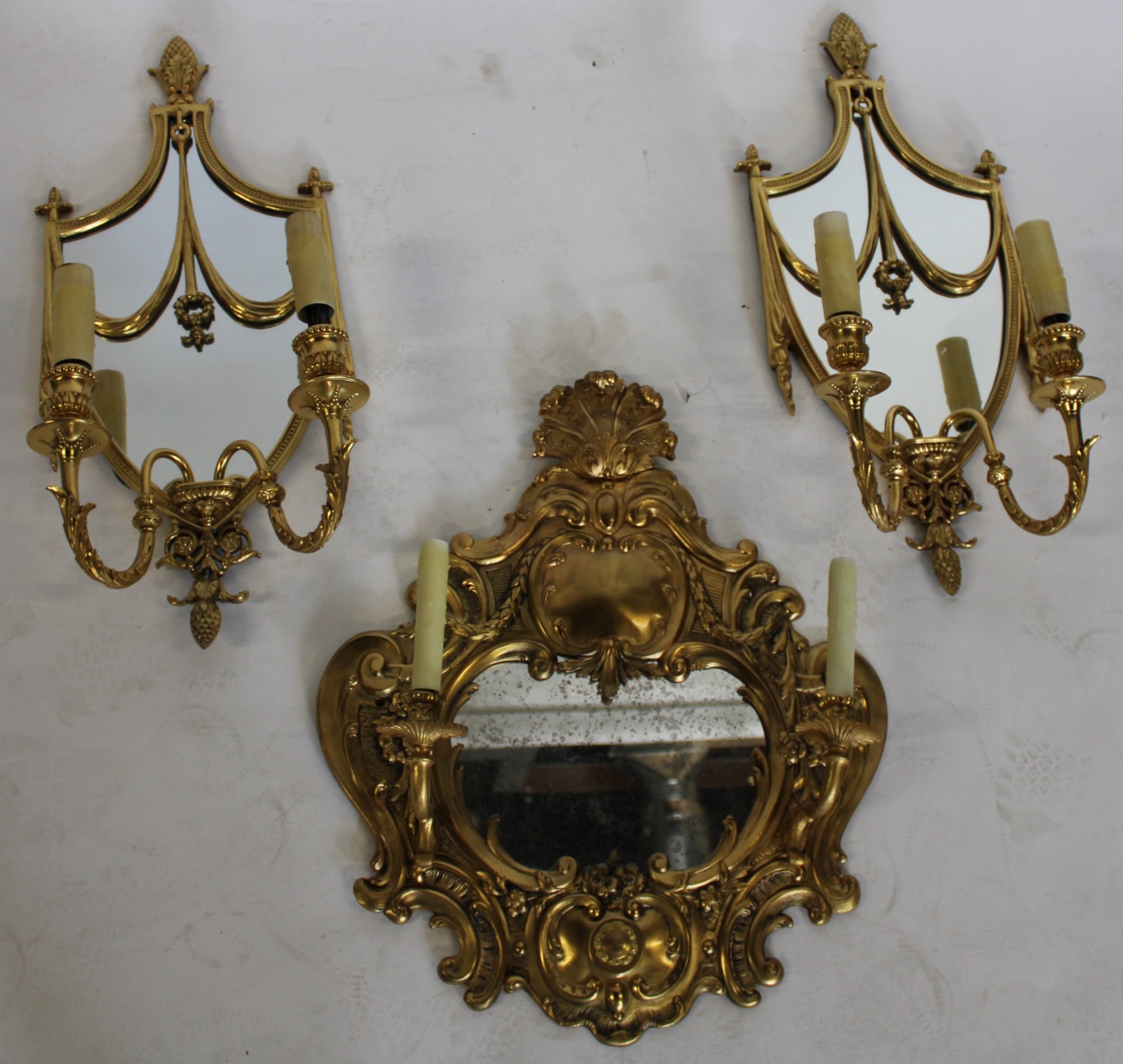 3 VINTAGE AND QUALITY BRONZE SCONCES