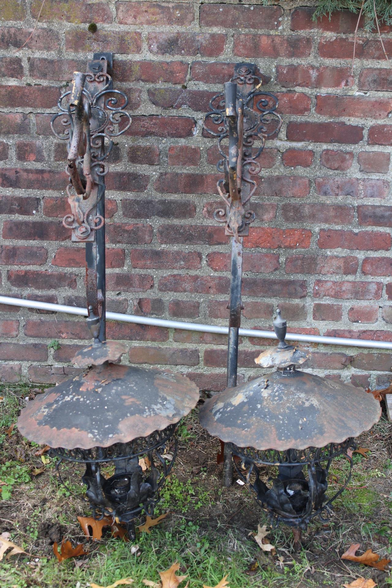 PAIR OF PATINATED IRON SCONCES 3bc41e