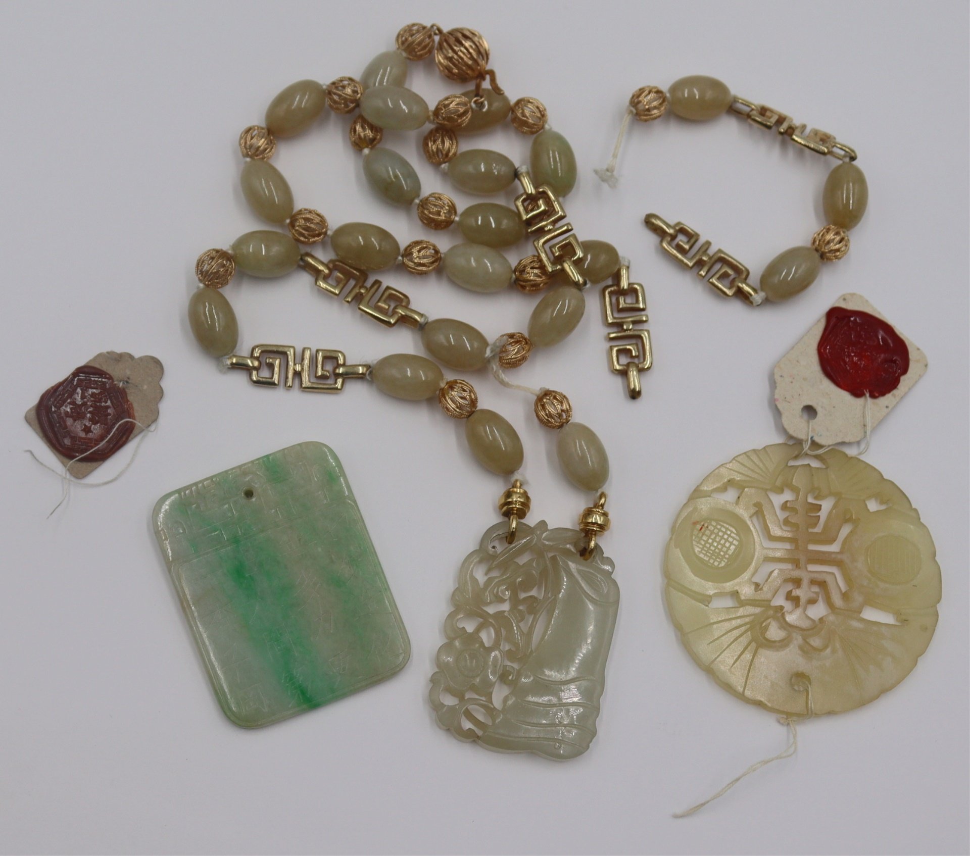 GROUPING OF (3) JADE PENDANTS.