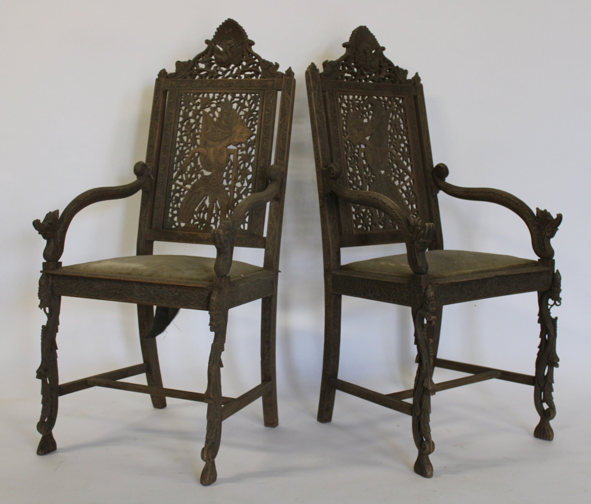ANTIQUE PAIR OF FINELY CARVED SOUTH